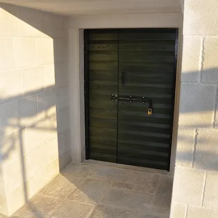 Volicija Vila Makarska