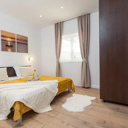 Volicija فيلة ماكارسكا